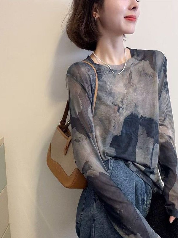 Áo thun nữ dài tay họa tiết in lưới phục cổ phong cách rộng thoải mái — màu xám