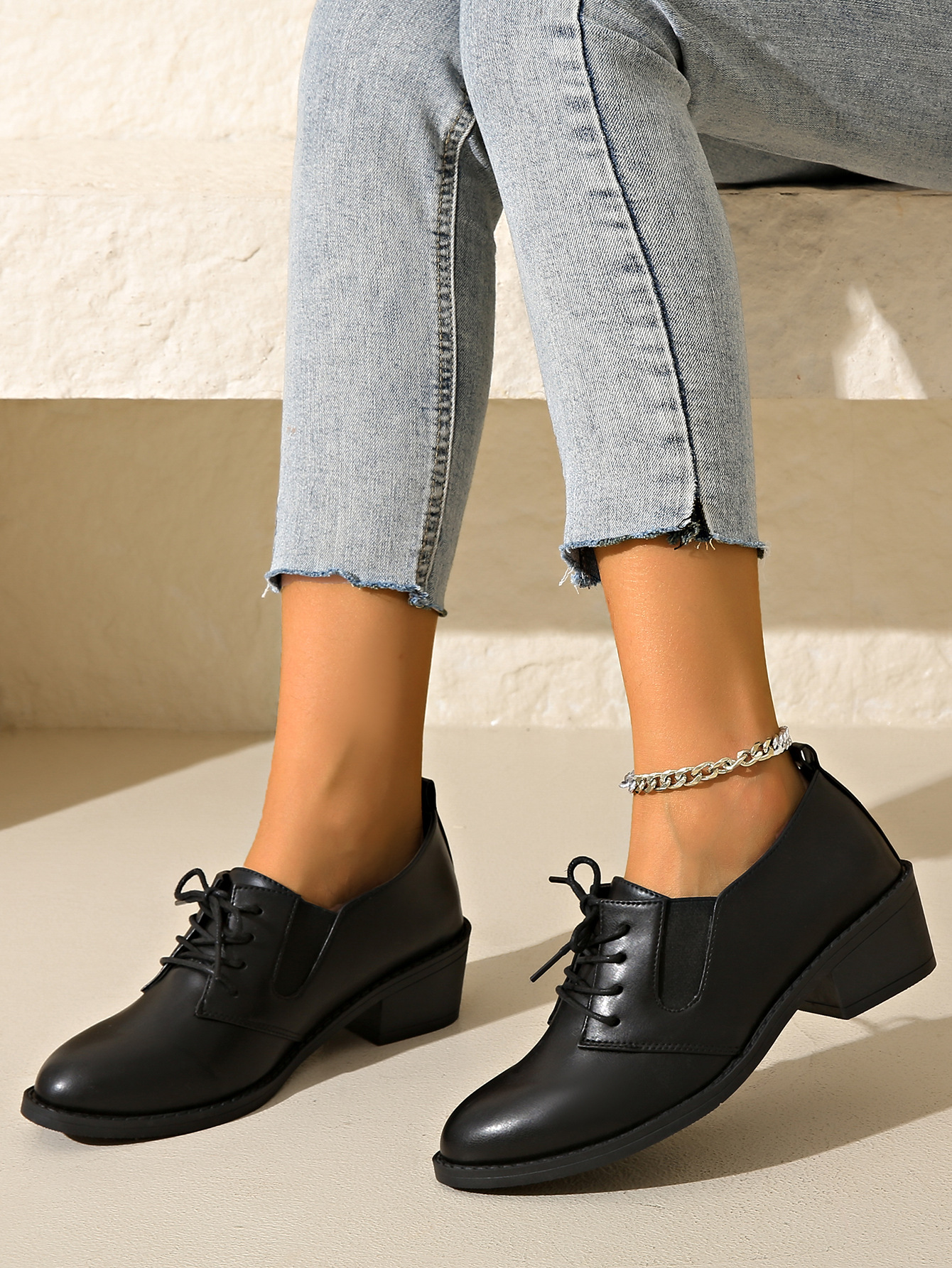 Dames retro veterschoenen met blokhak van leer voor formele look_voghion.com