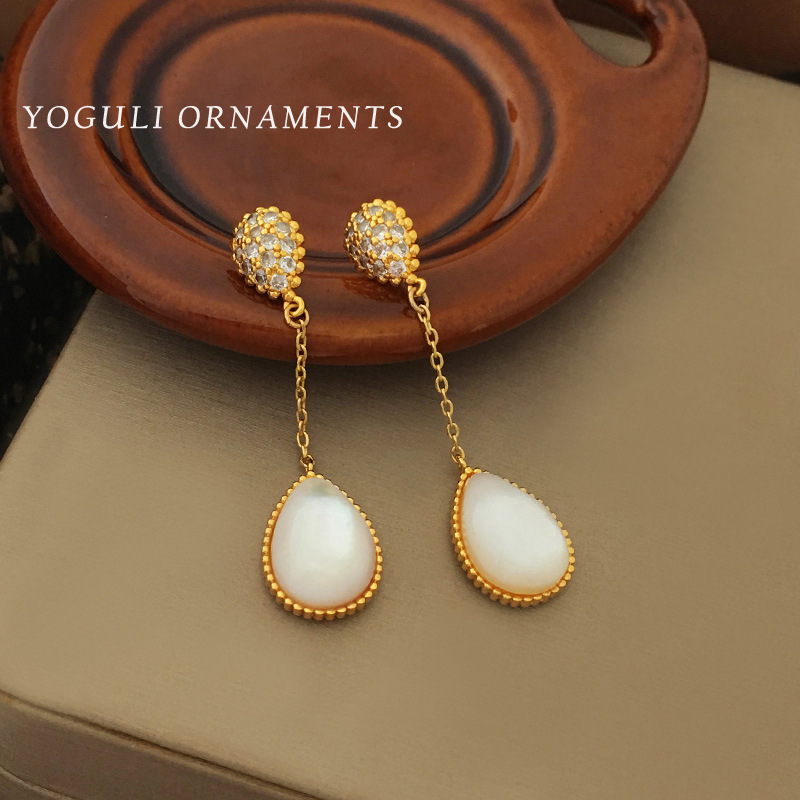 Copper retro elegant long earrings drop-shaped with zircon