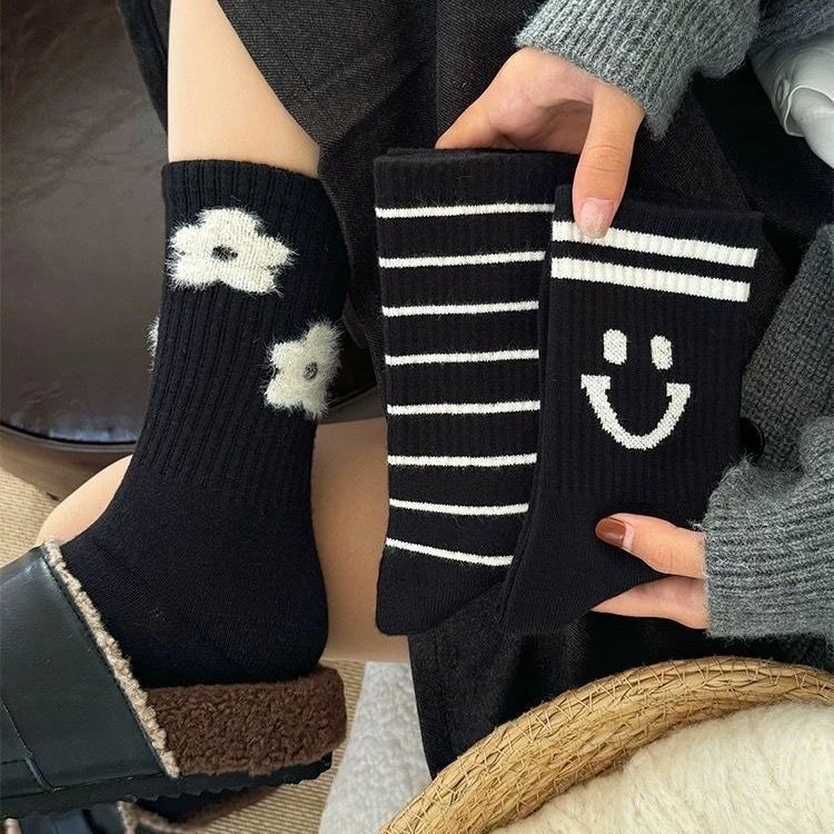 Autumn black socks for women, simple striped mid-calf socks, stacked socks, warm trendy socks, sweet college-style long socks for women