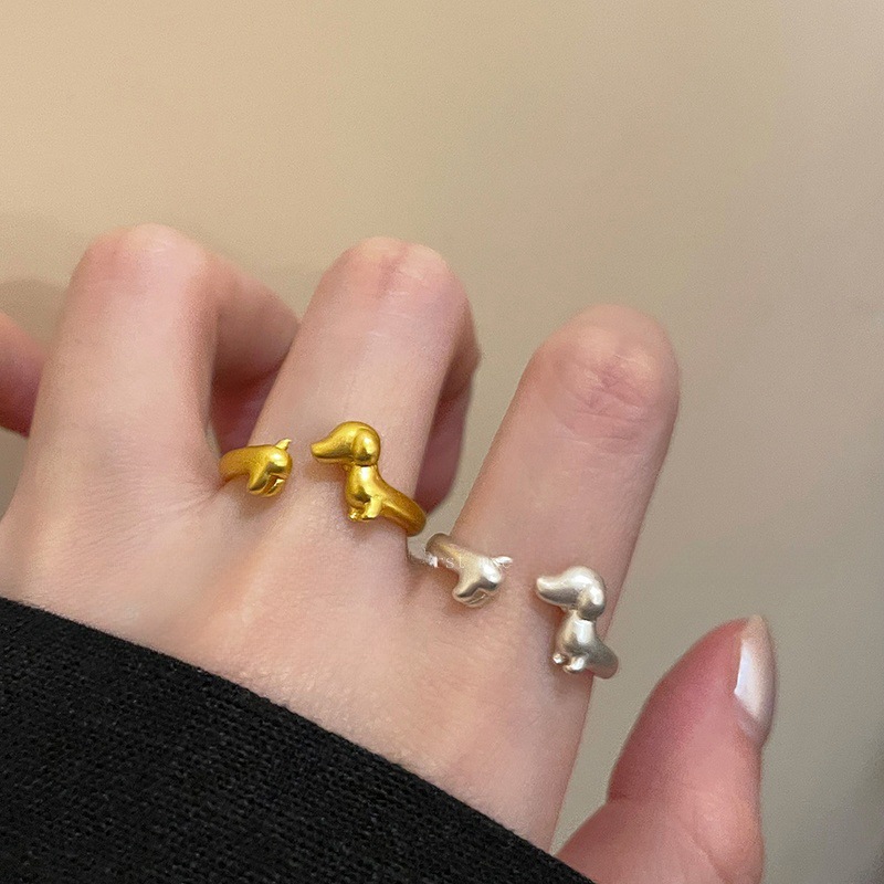 Sparkling Designer Ring For Women Sleek And Comfortable Jewelry_voghion.com