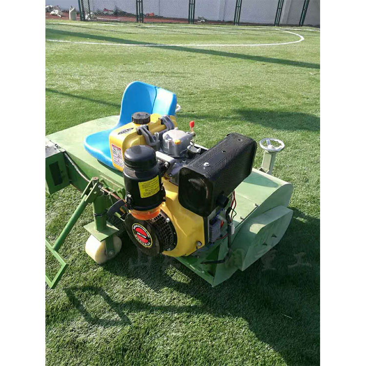 座驾式草坪刷草机 运动场梳草机 人造草坪梳理机
