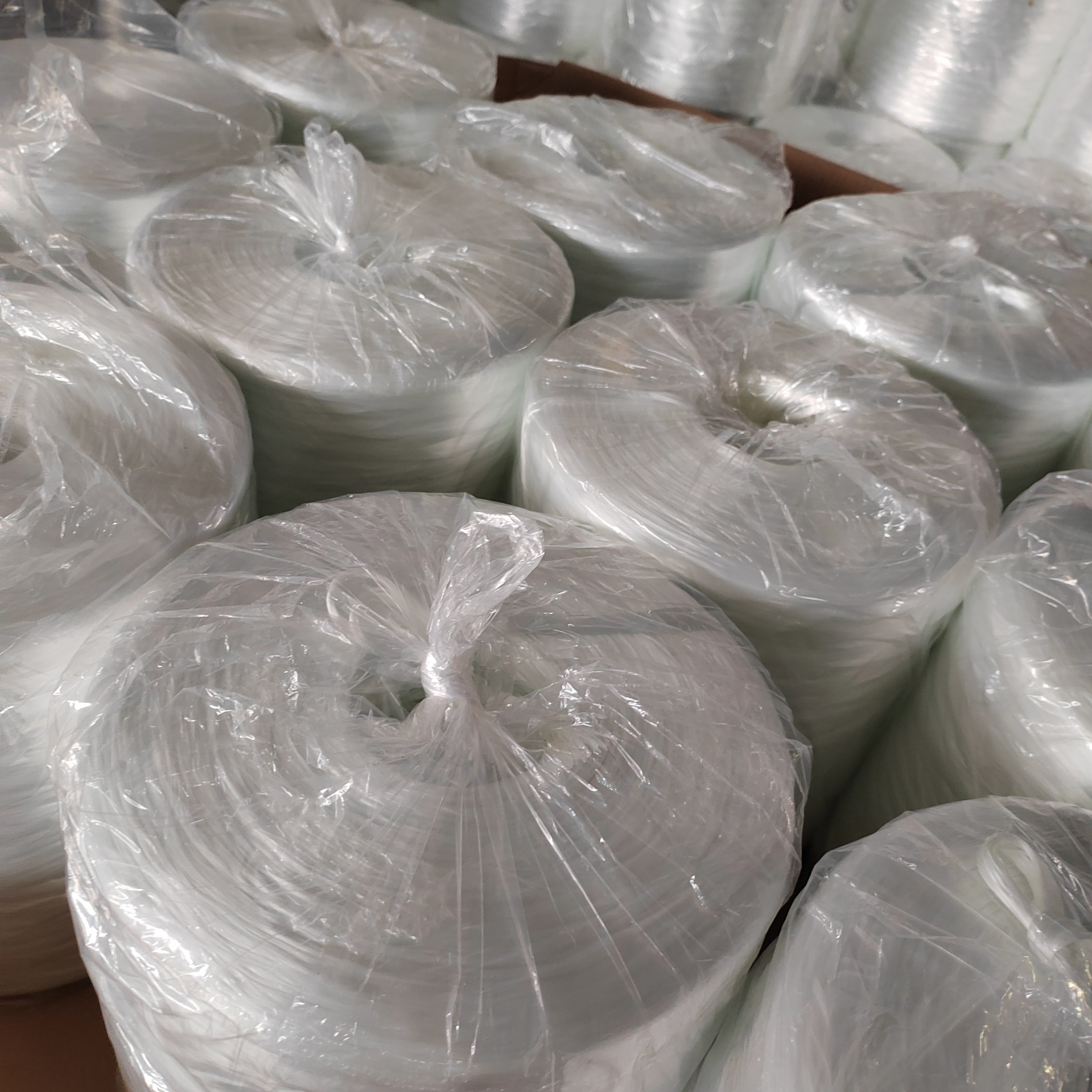 红君玻纤销售2400TEX中碱玻璃纤维纱，玻璃钢管道专用缠绕纱