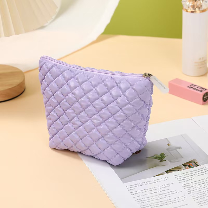 Bolso cosmético de plumón estilo ins simple Bolso de almacenamiento de lavado portátil portátil de gran capacidad para mujer pequeña