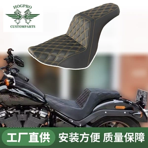 Harley Softail 2018+ Road King S divar yastığı, qızılı tikişli, damalı