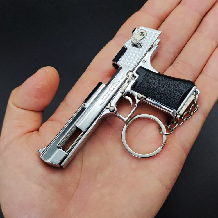 Chicken Game Absolutely Eat Chicken Periphery 1:3 Desert Eagle Full Metal Gun Model Toy Keychain Pendant Gift