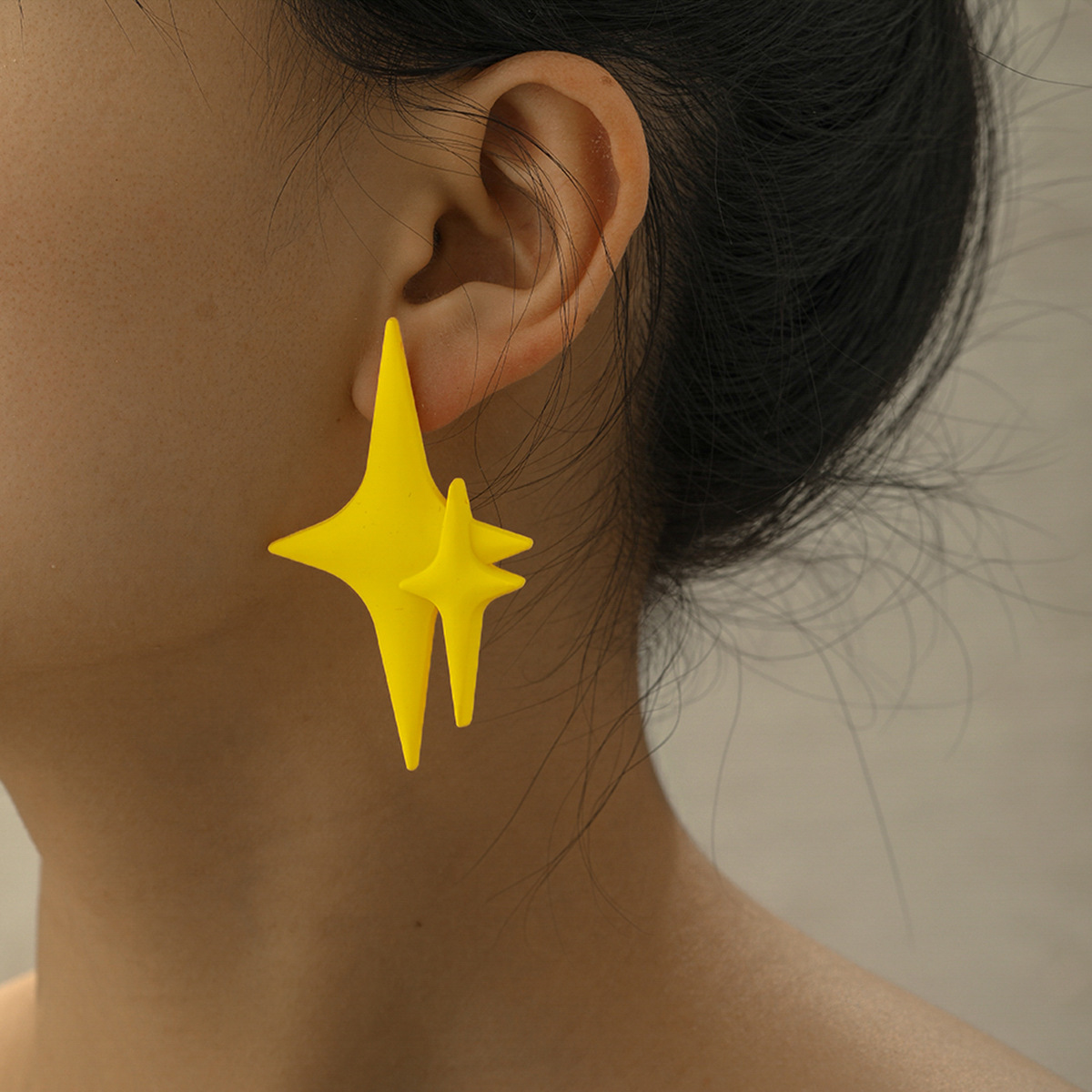 1 Pair Casual Star Stoving Varnish Resin Ear Studs display picture 1