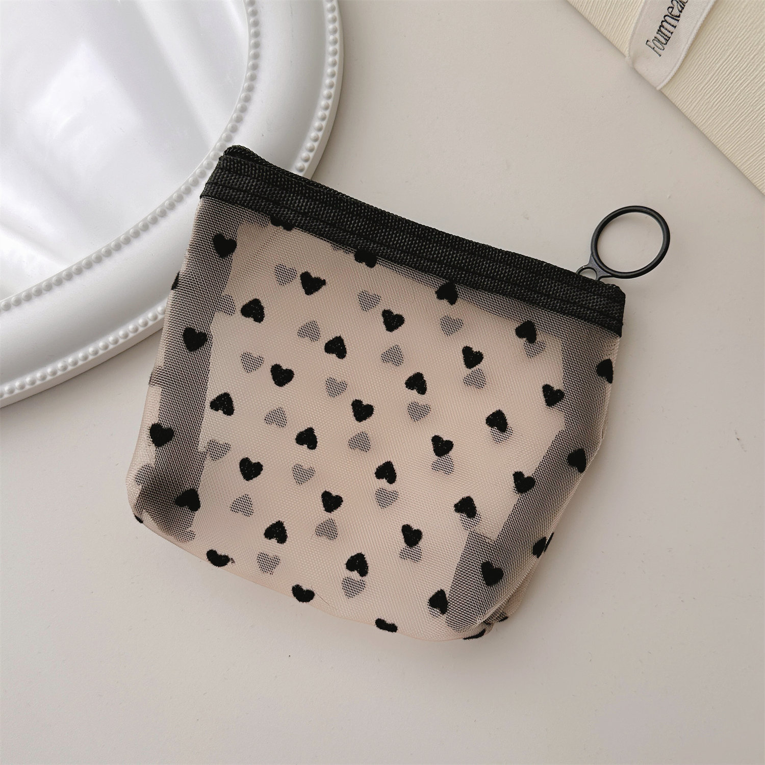 INS mesh makeup bag, love storage bag, simple and large capacity washing bag, portable and portable cosmetic storage bag