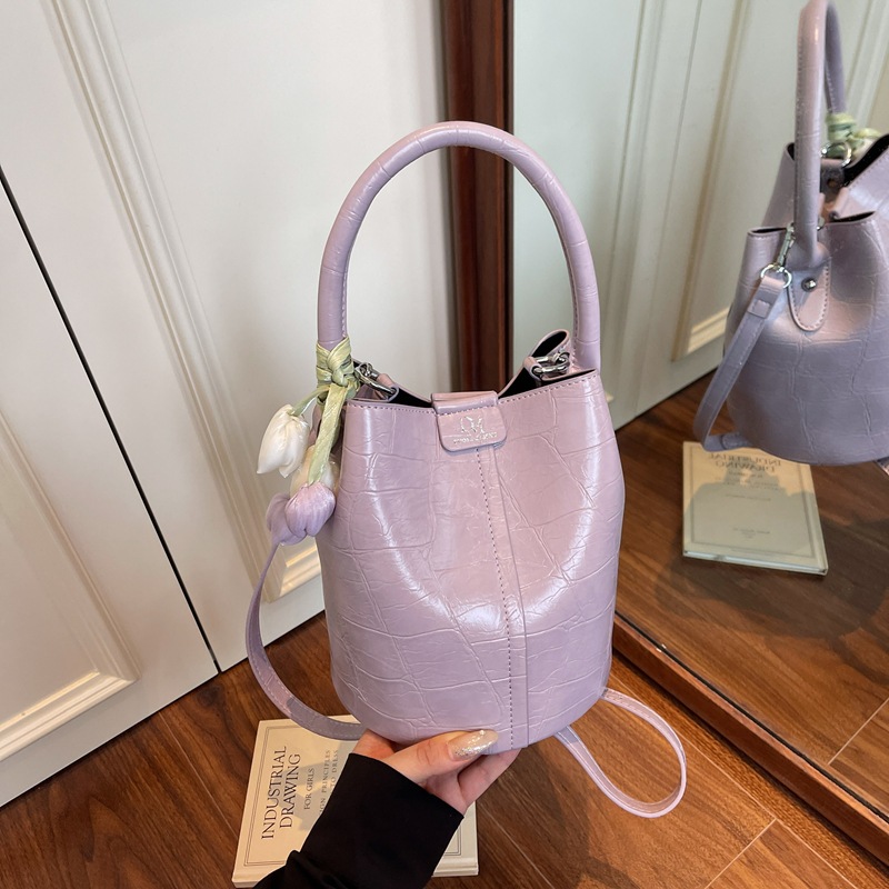 Bolso de cubo de jardín de verano 2025 nuevo bolso de mano estilo extranjero bolso de hombro con patrón de piedra pequeño bolso de mensajero fresco para mujer