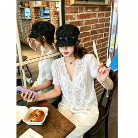 法式小资呼吸甜美重工蕾丝V领短袖衬衫女夏季白色薄上苎麻上衣女