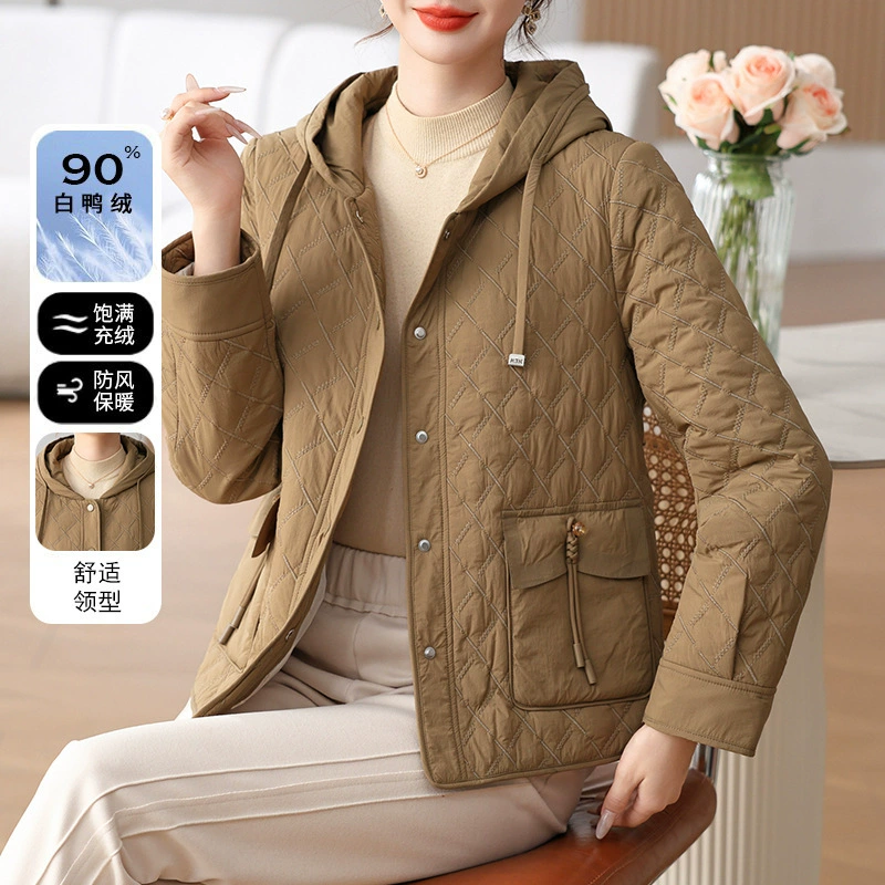 Зимняя одежда мамы Тонкий пуховик с шапкой белый утка пуховик топ среднего и пожилого женского осеннего и зимнего теплого пальто