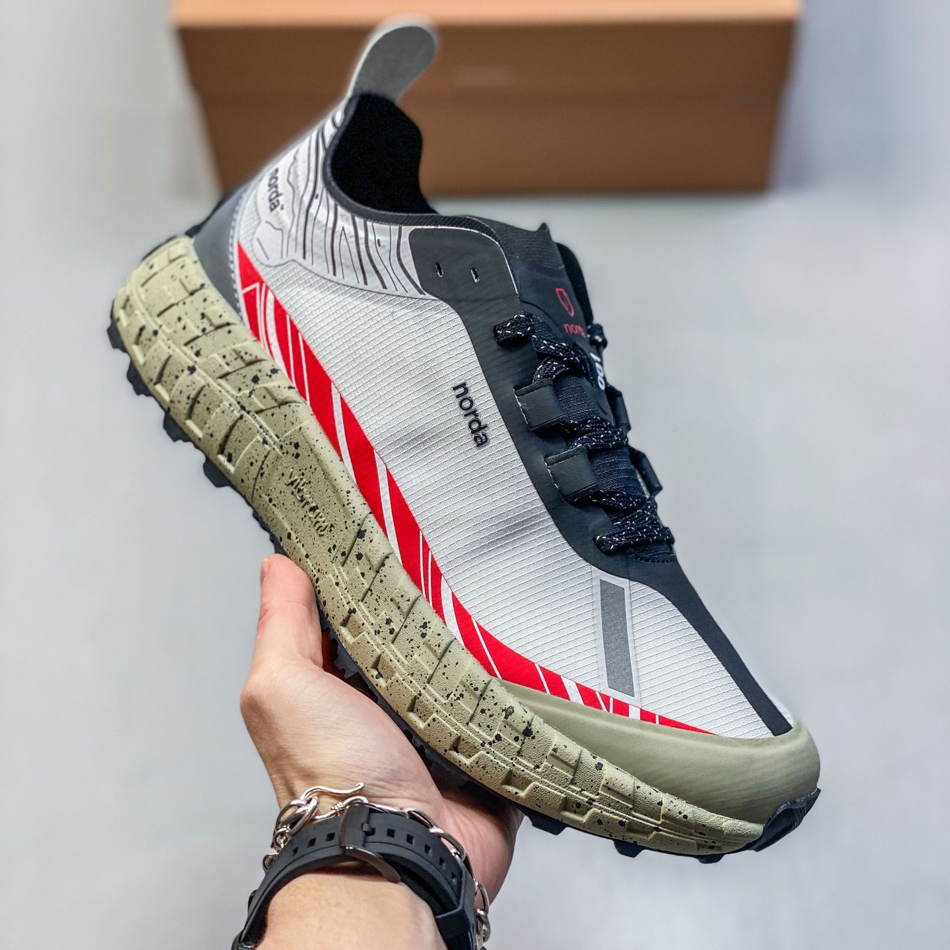Comercio exterior de alta versión zapatillas de corrida de malla de campo NORDA NODA 001 zapatillas de nicho casual