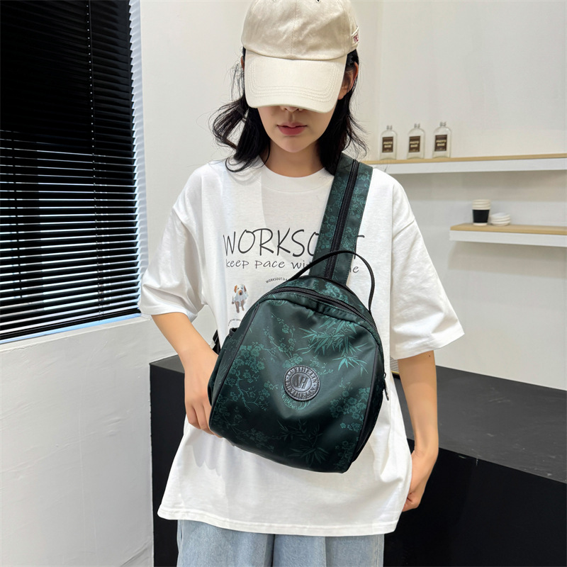 时尚休闲夏季2025新款跨境百搭女士单肩胸包洋气复古多功能双肩包