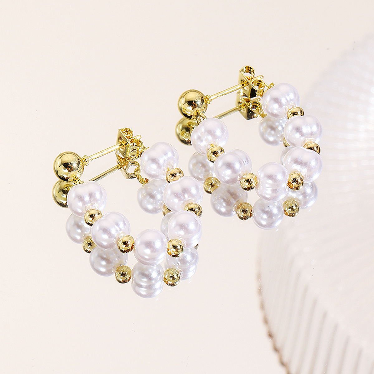 Cross-border sweet and luxurious French-style high-end earrings, elegant faux pearl beaded C-shaped hoops for front and back wear