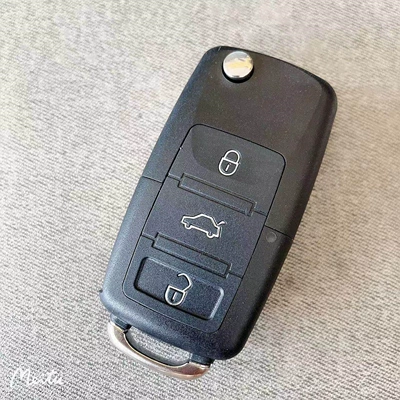 Suitable for car keys of Mercedes-Benz, BMW, Volkswagen, Audi, Land Rover, Cadillac, and Maserati (Car Keys) - volkswagen-folding-key-without-circuit-board