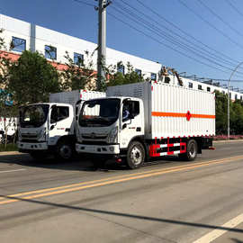 东风D95吨6吨危险品运输车2类危险品厢式运输车价格便宜
