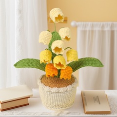 国境を越えて人気のある完成品の鈴蘭は手作りの手編みの鉢植えの毛糸の花の家のデスクトップの寝室の装飾品を模倣します。