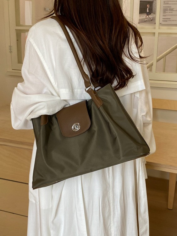 Bolsos de alta calidad de gran capacidad para mujeres 2026 nueva moda moda de nylon ligero de viaje de hombro bolso axilar