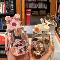 夏に起爆したのは、子供カップの高颜値男子学生がかわいい携帯ストロー付きコップが落ちないようにする
