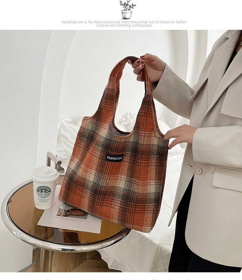 New Korean-style retro versatile and artistic tote bag for women in autumn and winter 2022, thickened woolen checkered pattern, single-shoulder bag undefined