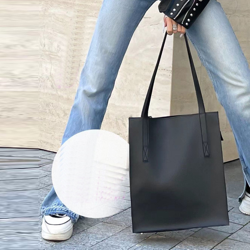 Women's Medium PVC Solid Color Streetwear Square Zipper Tote Bag display picture 1