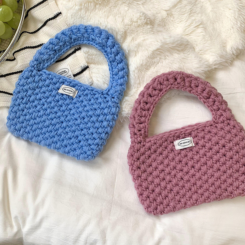 Bolsa de mano de damas de otoño y invierno 2025 nuevo estilo simple ganchillo a mano lana tejido bolsas de hombro al por mayor
