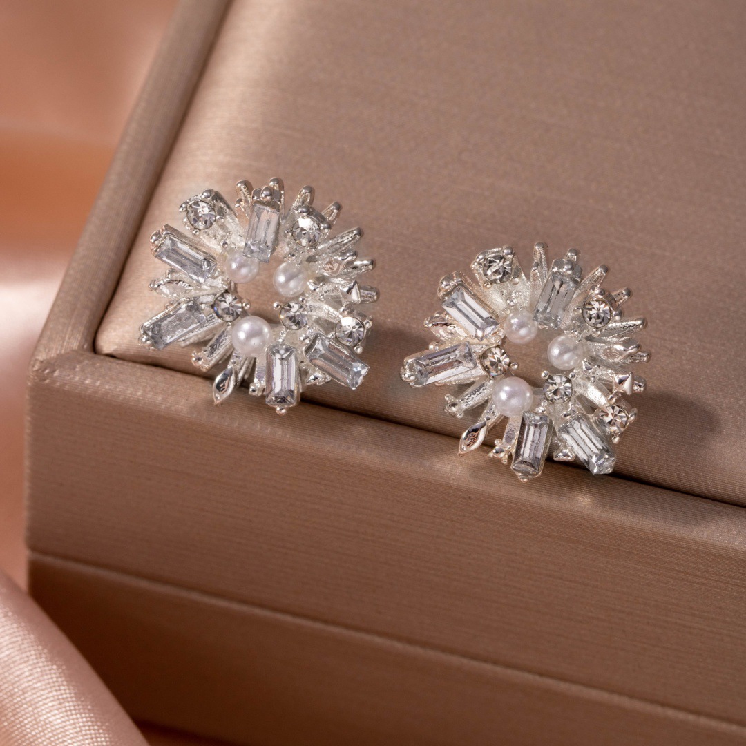 Design retro universal elegant earrings with zircon pearl…