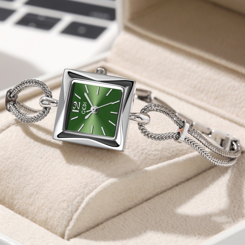 2024 Fashionable New Niche High-end Women's Watch, Simple Small Square Plate Alloy Bracelet Watch, Women's Antique Quartz Watch_voghion.com