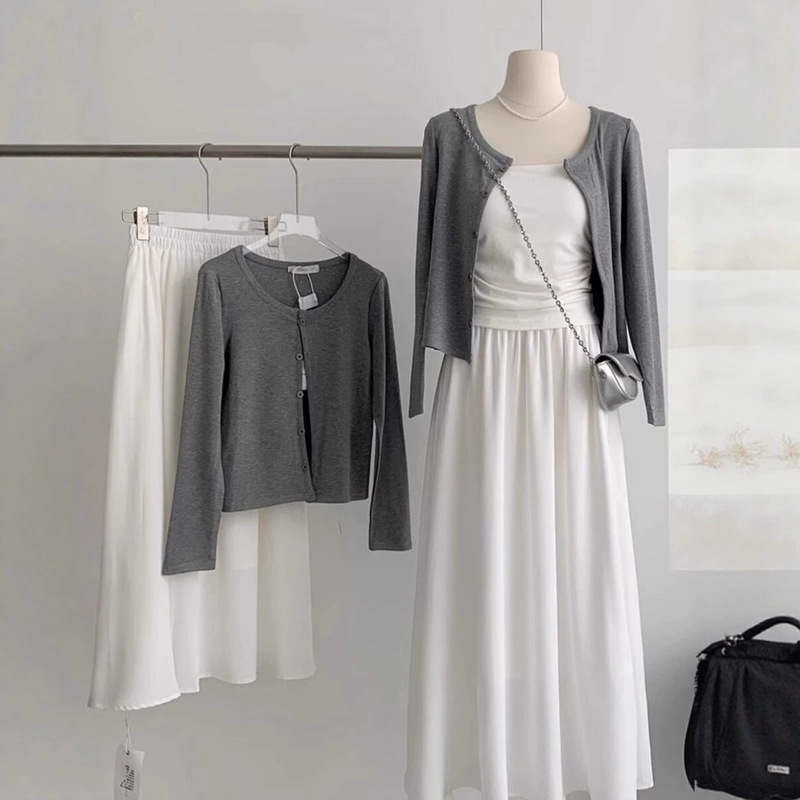2026 Summer Lightweight Gray Knitted Cardigan, Gentle and Lazy Style, Long-Sleeved Top for Women, Single-Breasted Sun Protection Outerwear 2026 Summer Lightweight Gray Knitted Cardigan, Gentle and Lazy Style, Long-Sleeved Top for Women, Single-Breasted Sun Protection Outerwear