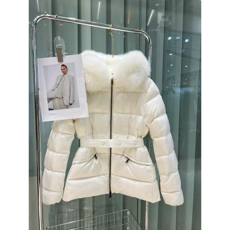 Moncler Large Fur Collar down Jacket, Slim Fit, Waist-Cinching, m Brand 2025 New Model, Stylish and Versatile Winter Coat Moncler Large Fur Collar down Jacket, Slim Fit, Waist-Cinching, m Brand 2025 New Model, Stylish and Versatile Winter Coat