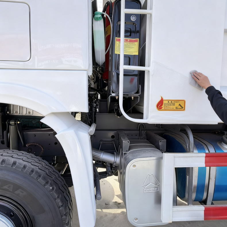 Cross-Border Supply of Sinotruk Howo Rear Eight-Wheel Dump Truck National Three 371 Horsepower Earth Transport Dump Truck Engineering