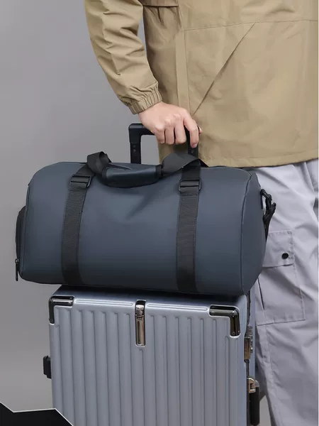 Fitness Bag Men's Dry and Wet Separation Training Sports Bag Portable Luggage Bag Short-distance Travel Bag Independent Shoe Bin Swimming
