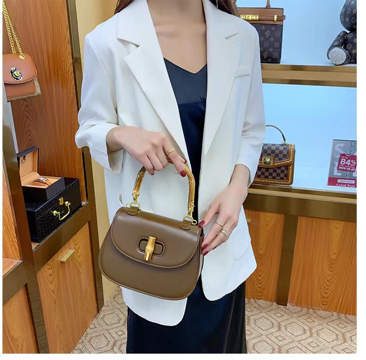 2024 Nuova borsa da donna in bambù primavera/estate con alta qualità e design unico Borsa da sella a tracolla con tracolla portatile di lusso leggera di alta qualità_voghion.com