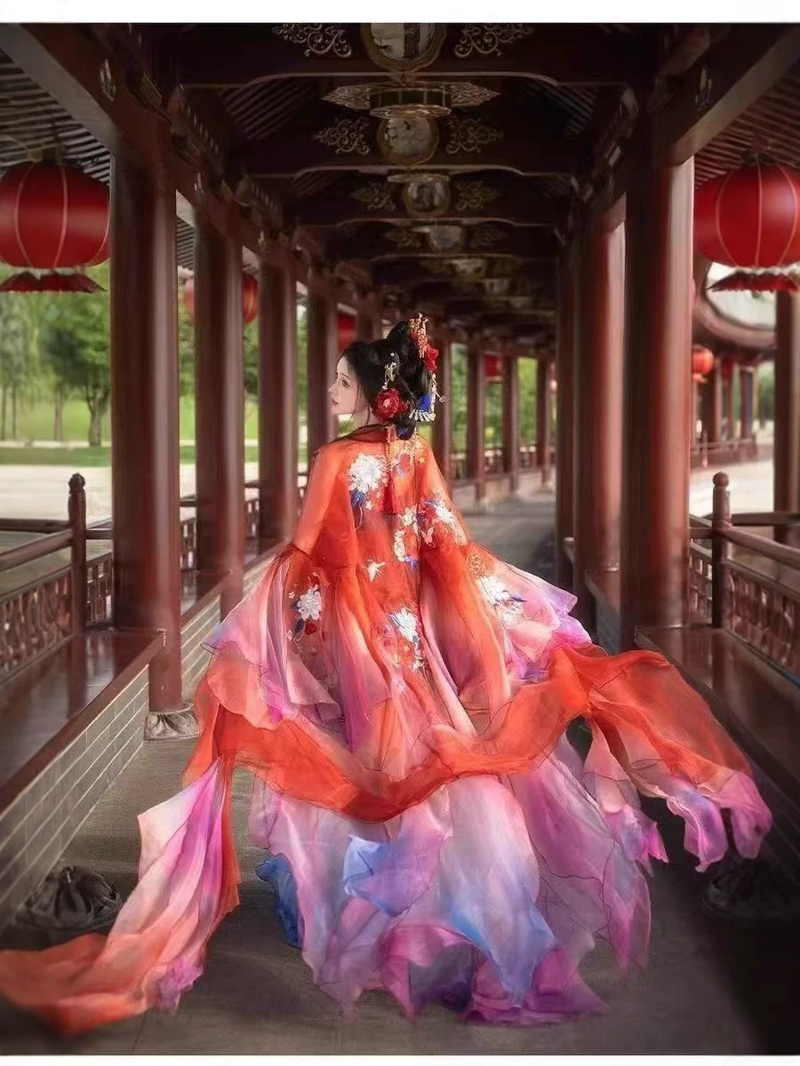 Набор танского ханфу (Tu Qiqi) «Pomegranate Flower God» — вышитая рубаха с широкими рукавами, юбка и шёлковый шаль