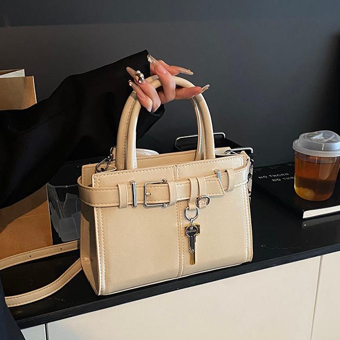 Tendencia versátil nicho bolso de mano de diseño mujer 2024 nuevo otoño invierno retro bolso de hombro bolso cuadrado de alta calidad