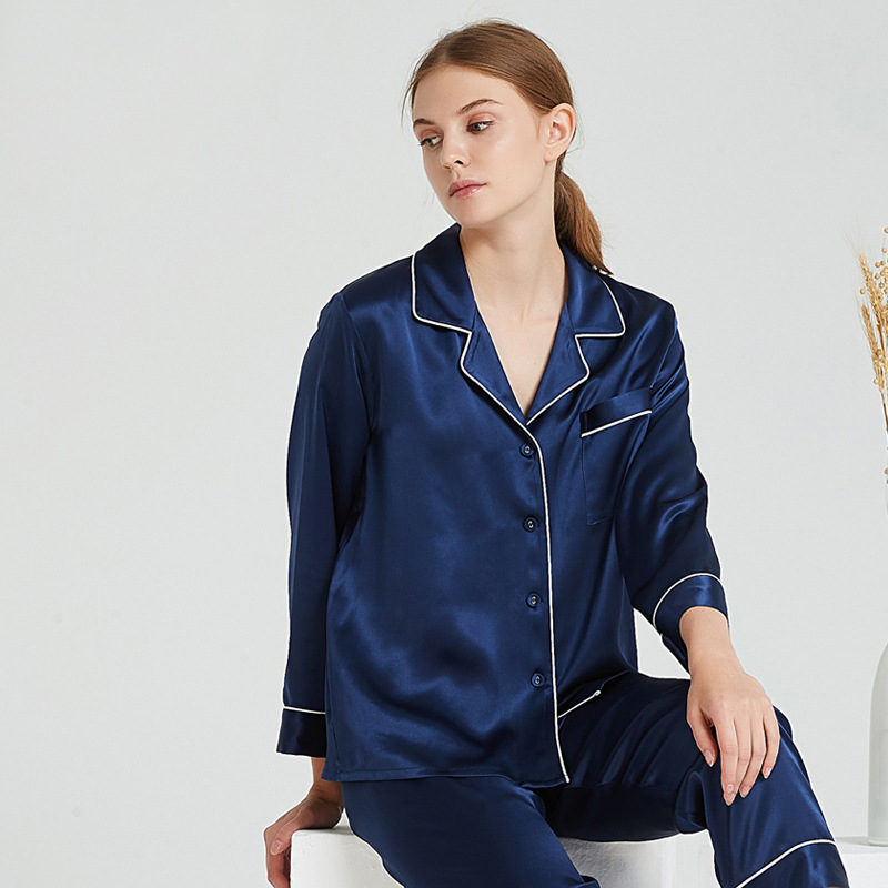 ギフト推奨蝶刺繍シルクパジャマ女性のための新しいスタイル 19 Mumi シルクホーム服桑シルクパジャマセット