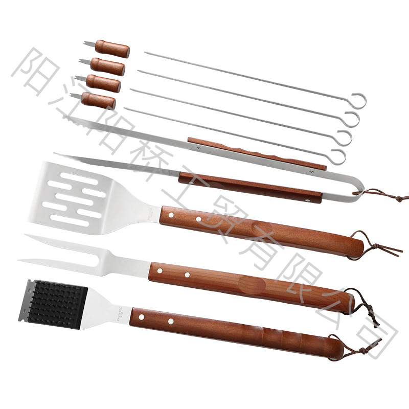 Spot Amazon Hot sale acero inoxidable parrilla al aire libre BBQ conjunto de caja de plástico parrilla herramientas de mango de madera conjunto completo