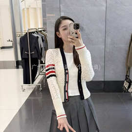 南油2026早春学院风条纹袖麻花V领针织开衫修身显瘦短款上衣女