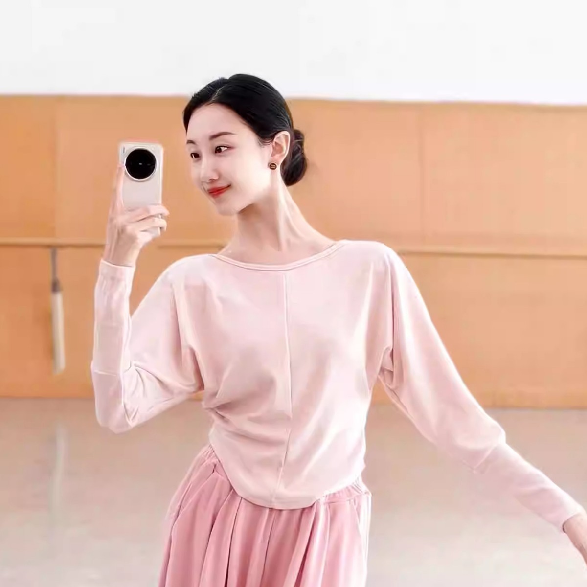 Modern Dance Autumn and Winter Bat-Sleeve Top with One-Line Collar, Waist Slimming Look Exercise Clothes, Chinese Classical Dance Yoga Daily Wear