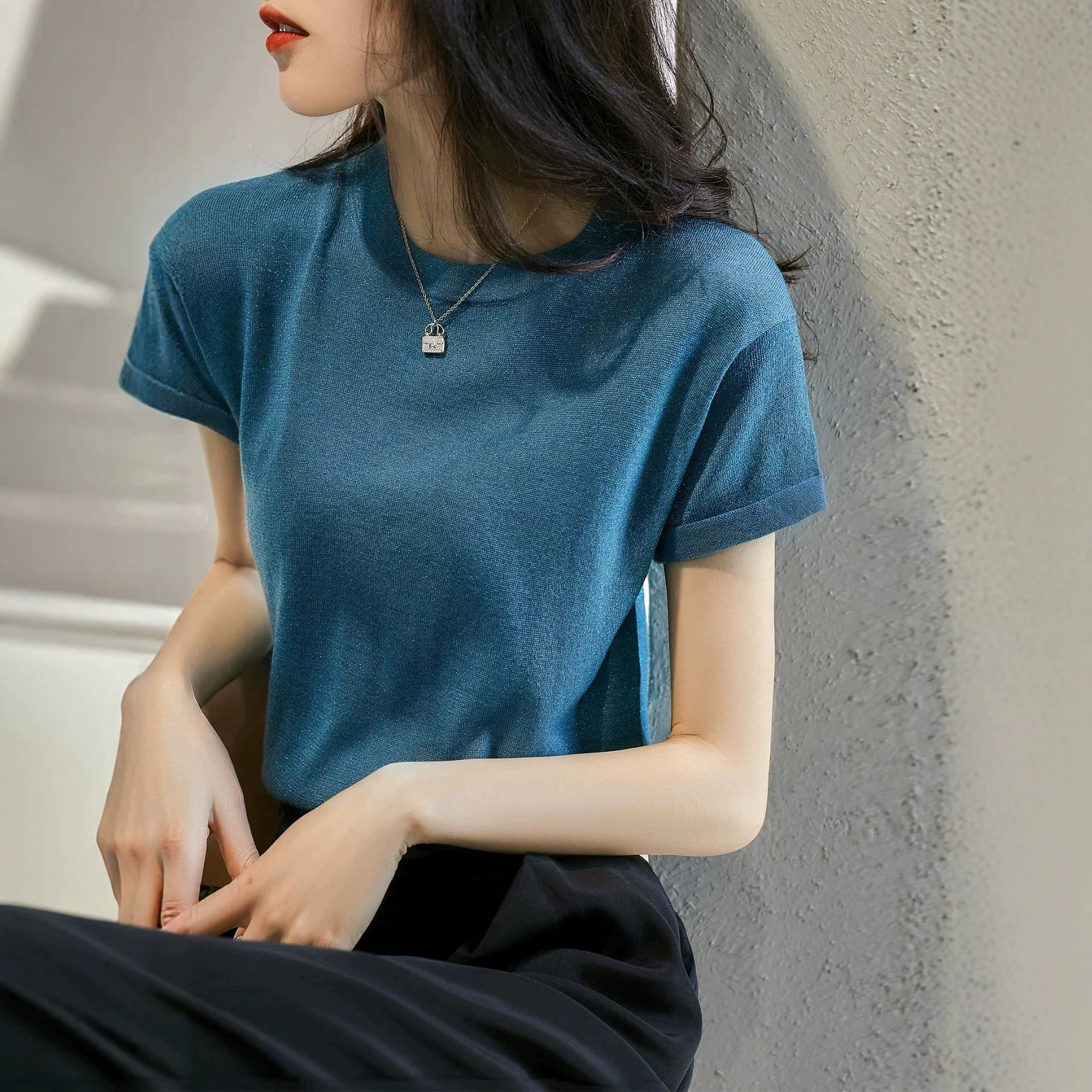 Áo thun nữ cổ tròn dệt kim tay ngắn form gầy — Màu xanh da trời chi tiết 3