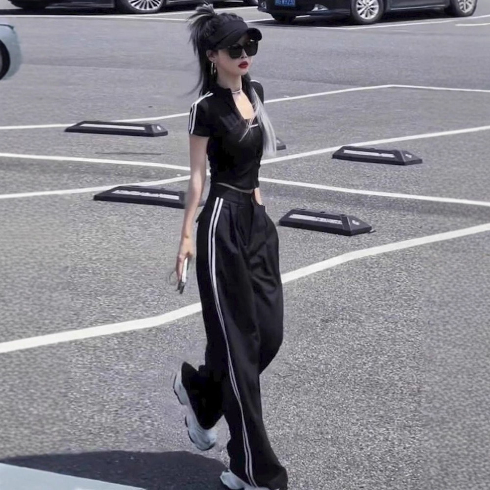 2025 유행 짧은 슬림 핏 라운드 넥 반팔 투피스 세트 여름 블랙 하이 허리 캐주얼 와이드 레그 바지 세트