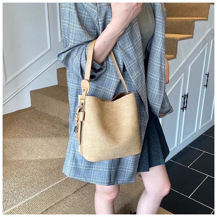 2025 New Matte Suede Mother-Daughter Bucket Bag For Women, Niche Luxury Large Capacity Retro Shoulder And Crossbody Bag - Thumbnail 4