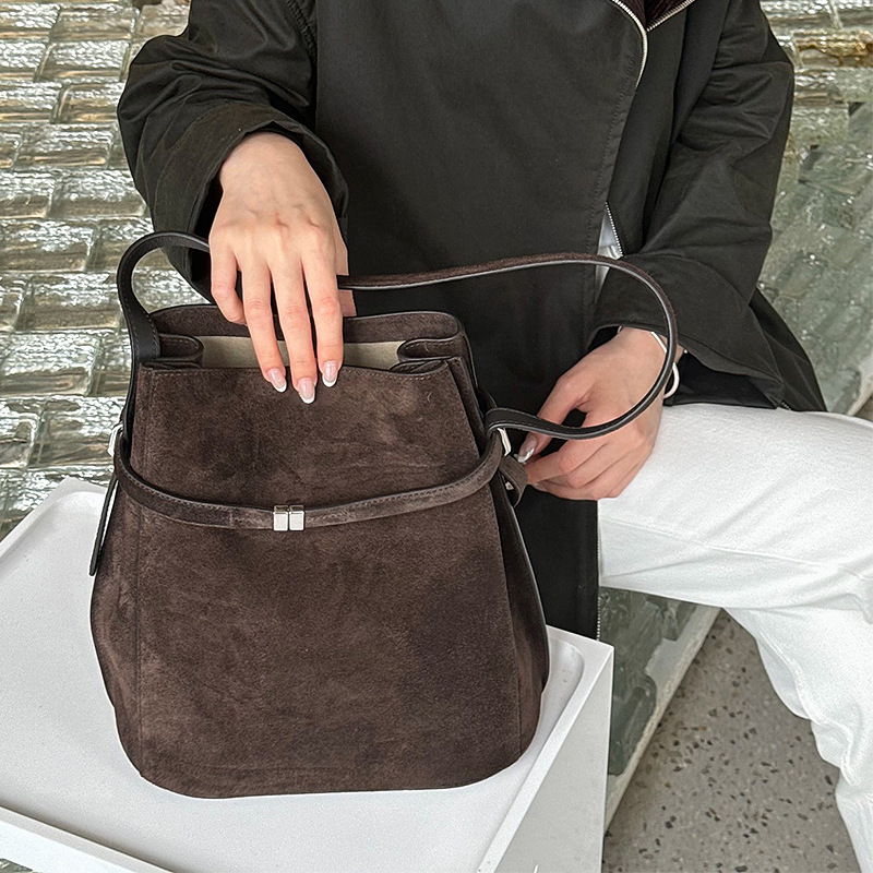 2025 New Toteme Genuine Leather Minimalist Bucket Bag For Women, Swedish Niche Design Shoulder Bag, Versatile Commuter Crossbody Bag
