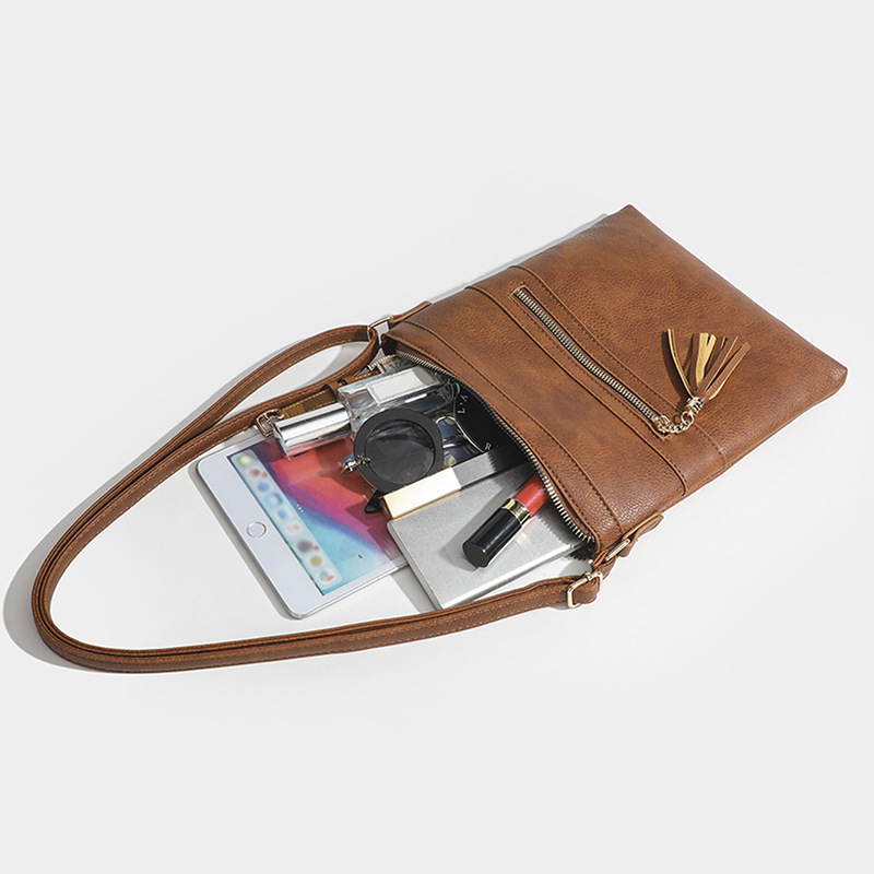 Dames schoudertas in retrostijl met kwastje en ritssluiting_voghion.com
