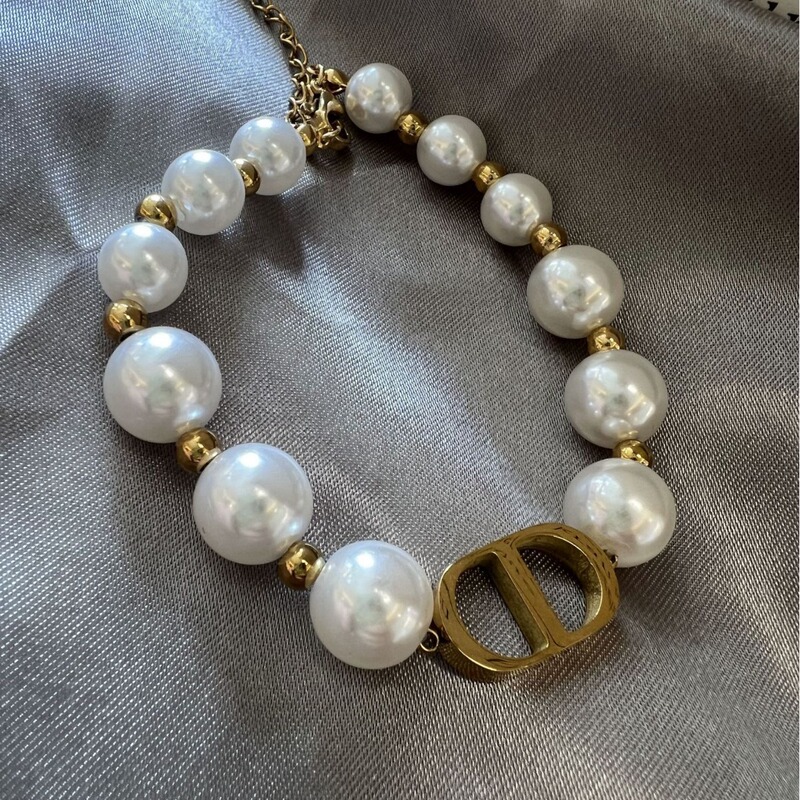 2022 Sweet and Cool D-Shaped Bracelet New Fashion Bracelet Internet Celebrity Short Sweater Chain Women's Stainless Steel Pendant Exquisite Bracelet