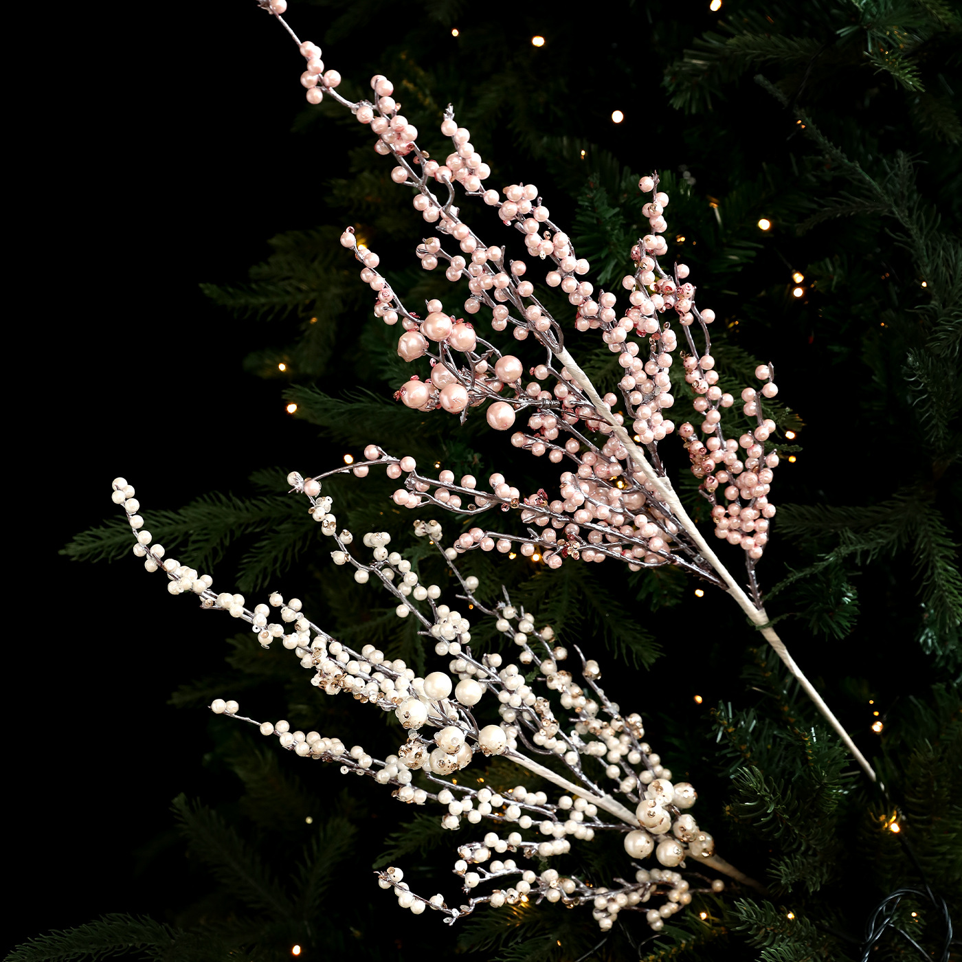Polvo de Navidad brillante, polvo de brillo, perlas de polvo de ramas largas, árbol de Navidad, arreglos de flores, ramas, frutas ricas, frutas de hiverno, bayas, paquetes de frutas