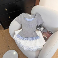 グレー偽ツーピースチェック柄右肩半袖Tシャツ女性用2025年夏新作スリムフィットシックショートトップ
