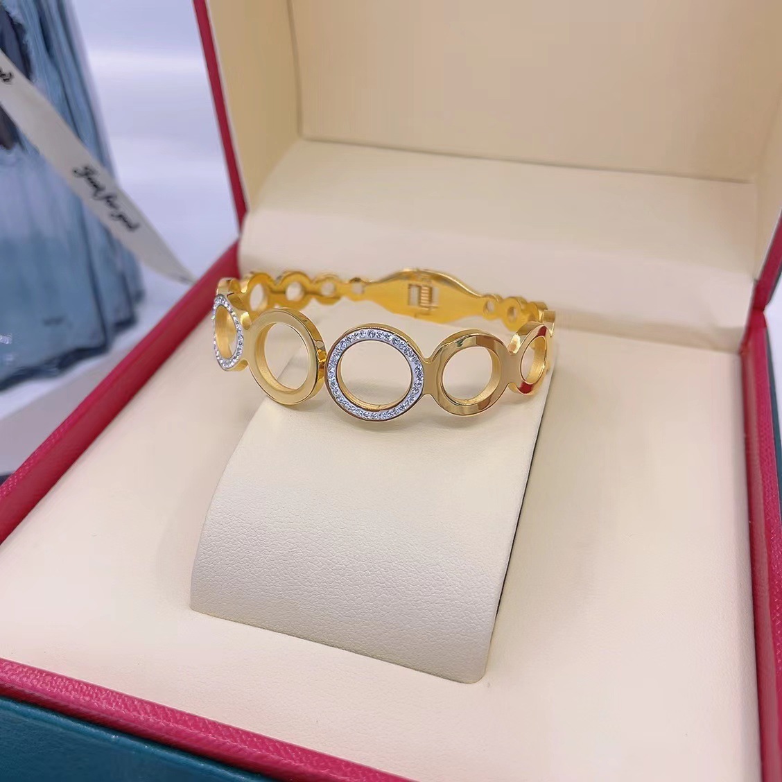 En stock fábrica directa Transfronteriza Popular electrochapado 18K pulsera de acero de titanio femenina personalidad no se desvanece moda nicho moda