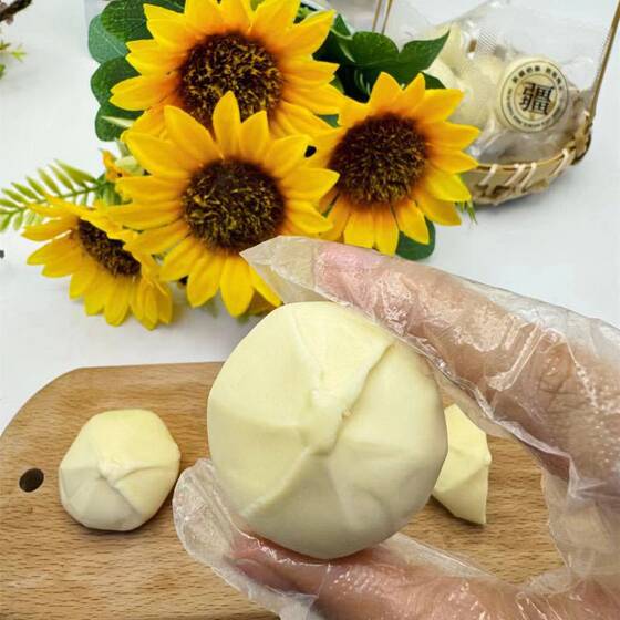 Western Queen's Pulp Yogurt Pimples Xinjiang Specialty Authentic Cheese Locke Milk Pimples 500g Independent Packaging