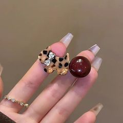豹纹小狗圆珠侧边夹发夹女2025新款高端发卡子碎发刘海夹前额头饰